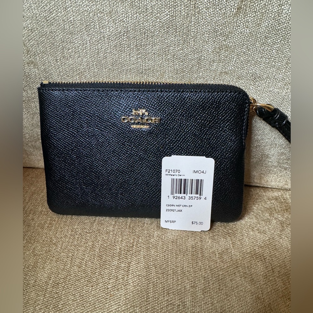 Coach - NWT - Midnight Blue Textured Wristlet - Beautiful Color